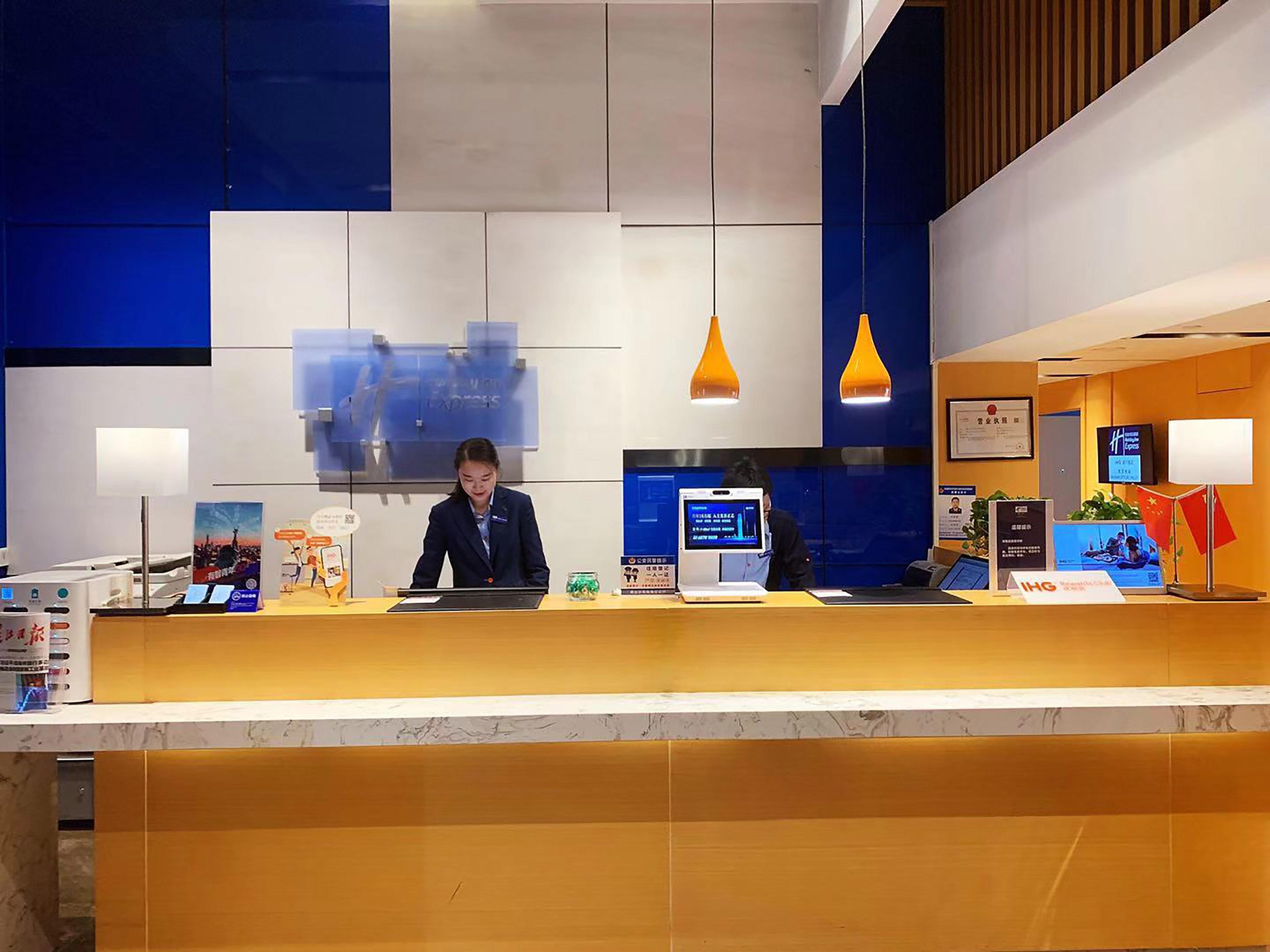 Holiday Inn Express - Wuhan Optical Valley By Ihg Eksteriør bilde
